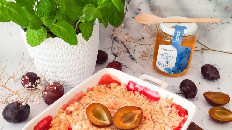 Crumble śliwkowe z miodem akacjowym