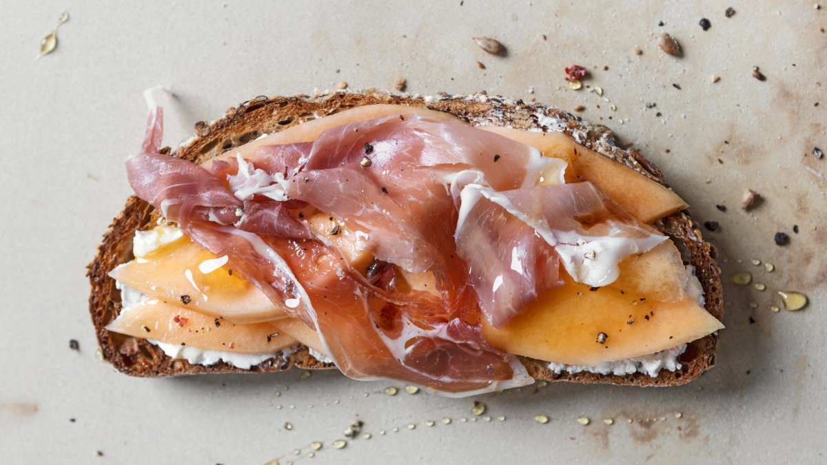 Kanapka z melonem, prosciutto i miodem Huzar Sp. z o.o.