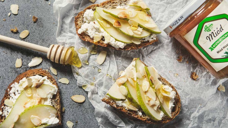 kanapki-z-miodem Kanapki z miodem serkiem ricotta i gruszką