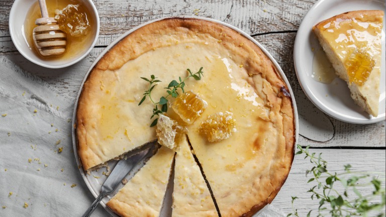 MELOPITA TRADYCYJNY GRECKI SERNIK Z MIODEM
