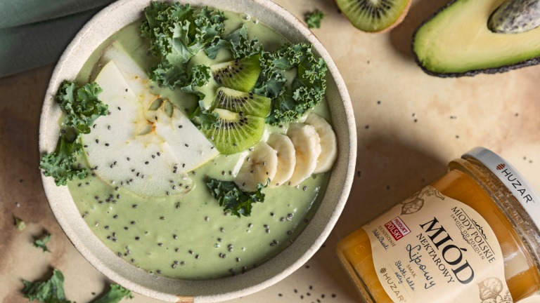 smoothie-z-jarmuzem Smoothie bowl z jarmużem, kiwi i jabłkiem