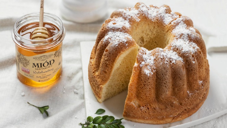 BABKA DROŻDŻOWA NA MIODZIE  ZE SKÓRKĄ Z CYTRYNY